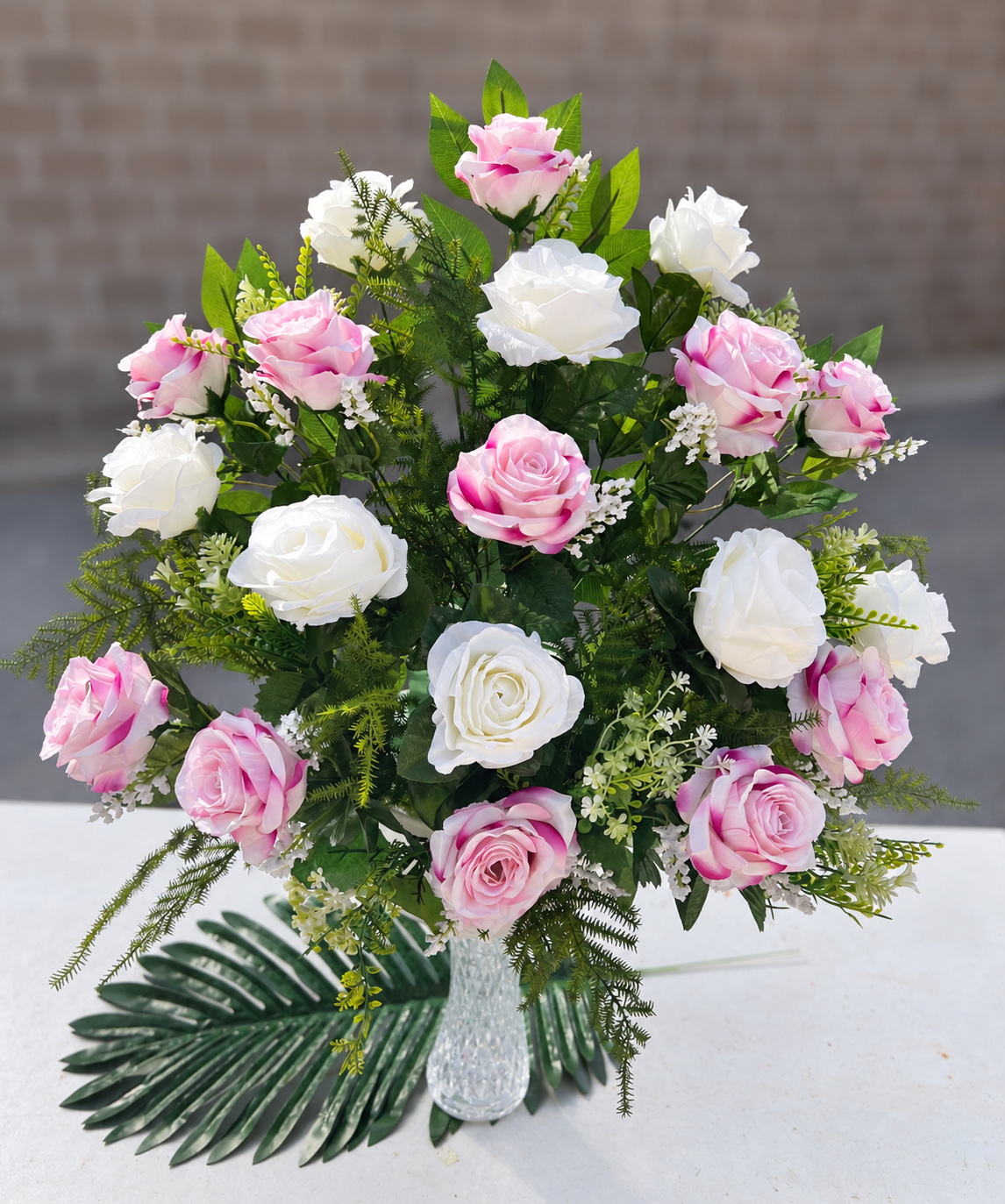 Ejemplo de centro floral personalizado en tonos claros